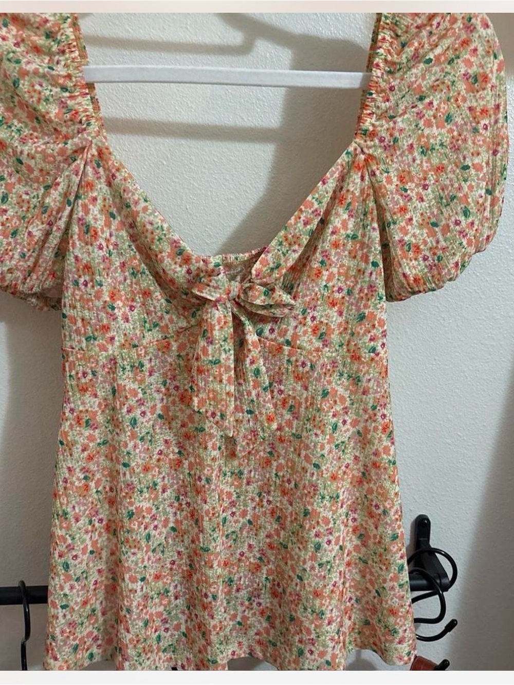Tie-Front Puff Sleeve Floral Blouse in Coral and Green